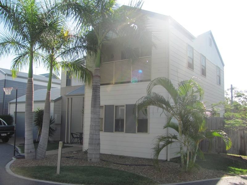 27/1 Michel Place, Telina QLD 4680