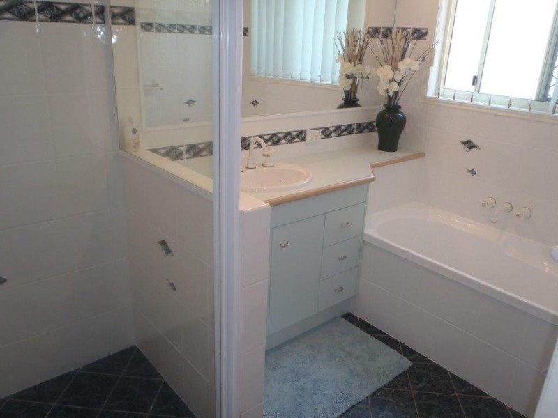 26 Hamilton Drive, Clinton QLD 4680