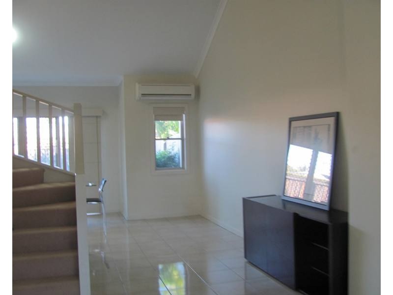 8/1 Michel Place, Telina QLD 4680