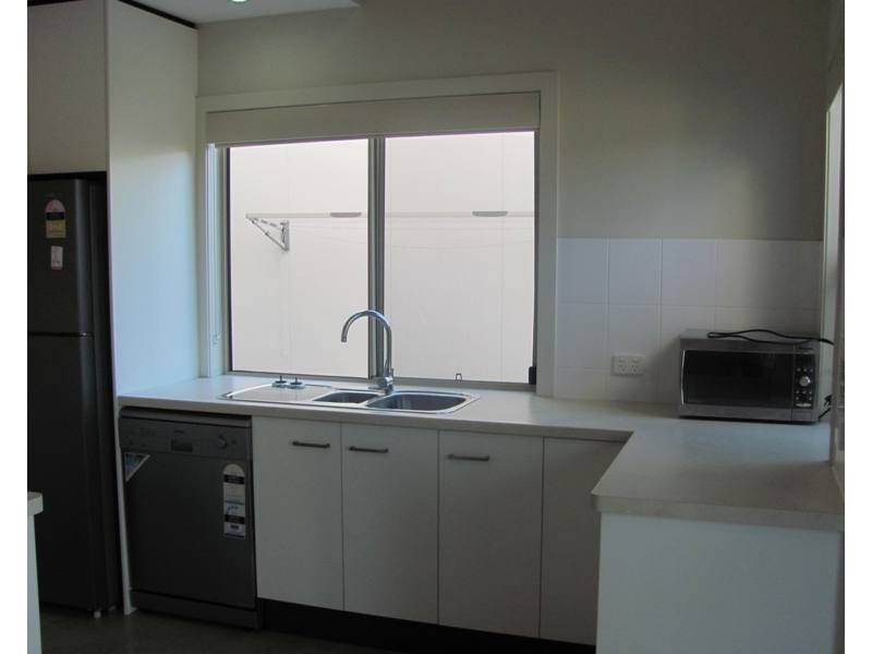 8/1 Michel Place, Telina QLD 4680
