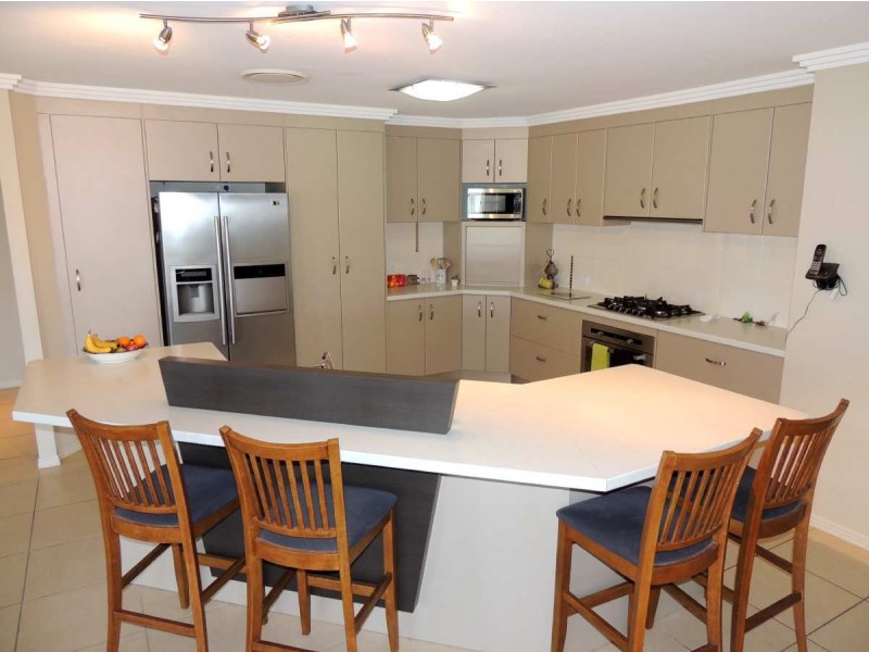 13 Victoria Avenue, Glen Eden QLD 4680