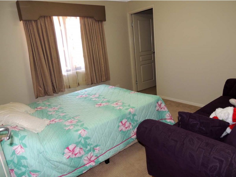 13 Victoria Avenue, Glen Eden QLD 4680