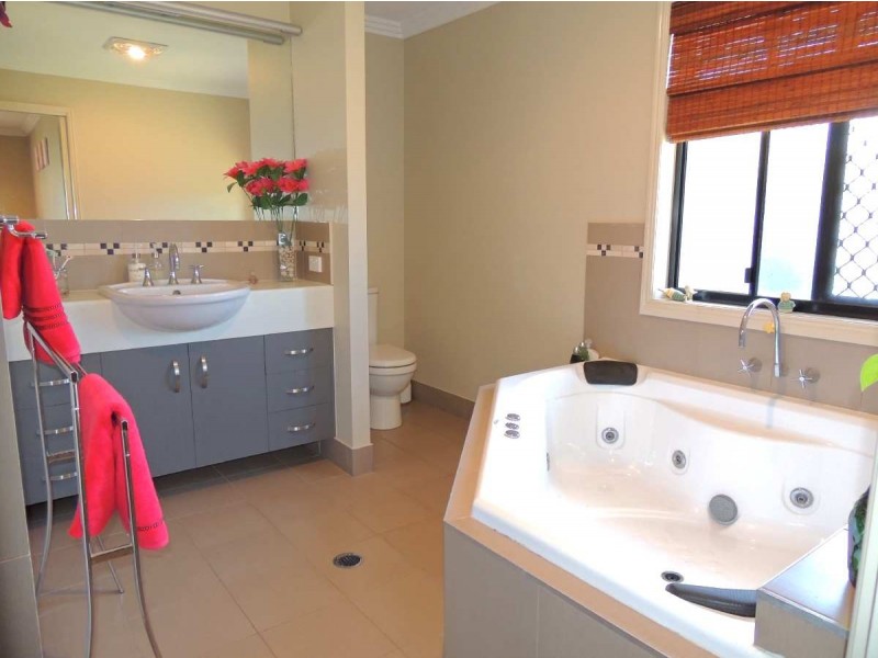 13 Victoria Avenue, Glen Eden QLD 4680