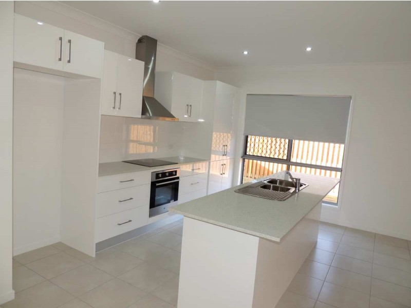 36 Bellbird Circuit, Kirkwood QLD 4680