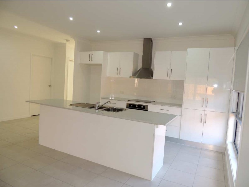 36 Bellbird Circuit, Kirkwood QLD 4680