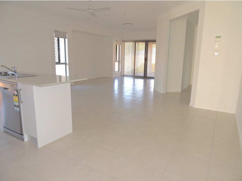 36 Bellbird Circuit, Kirkwood QLD 4680