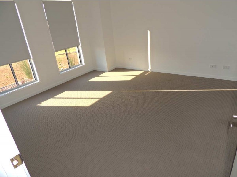 36 Bellbird Circuit, Kirkwood QLD 4680