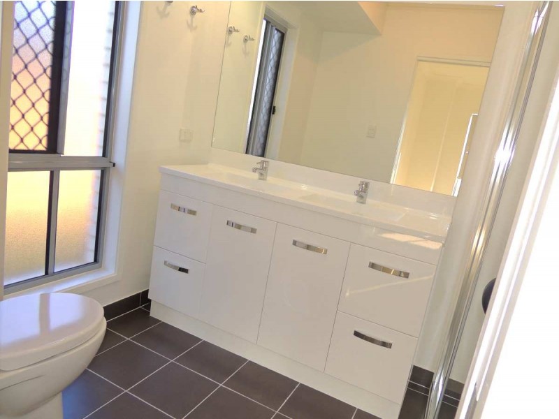 36 Bellbird Circuit, Kirkwood QLD 4680