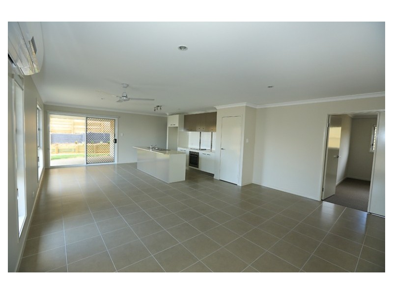 17 Broadwater Place, New Auckland QLD 4680