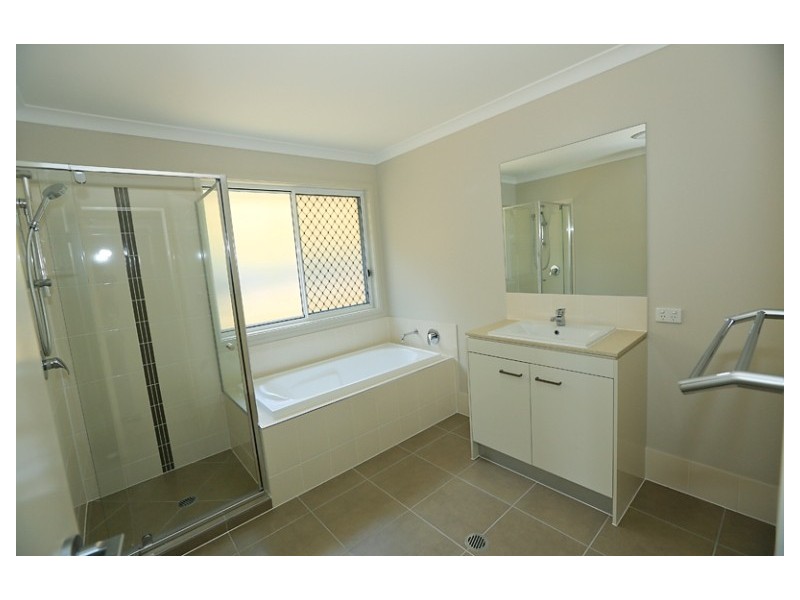 17 Broadwater Place, New Auckland QLD 4680