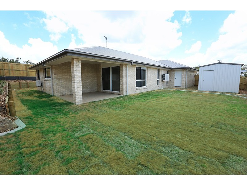 17 Broadwater Place, New Auckland QLD 4680