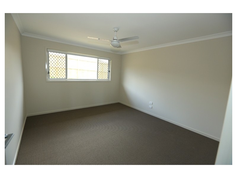 17 Broadwater Place, New Auckland QLD 4680