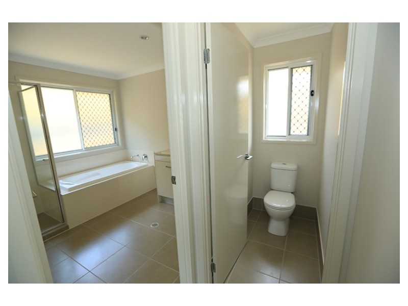 17 Broadwater Place, New Auckland QLD 4680