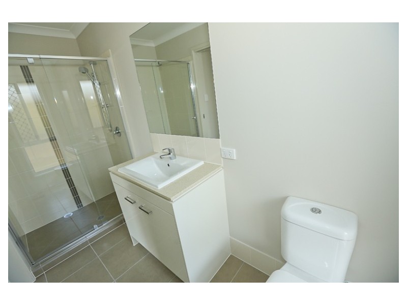 17 Broadwater Place, New Auckland QLD 4680