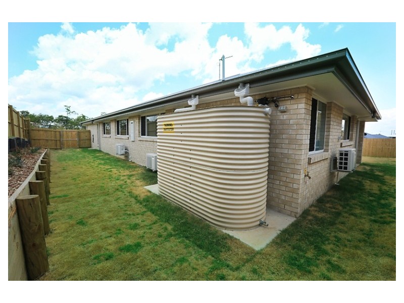 17 Broadwater Place, New Auckland QLD 4680