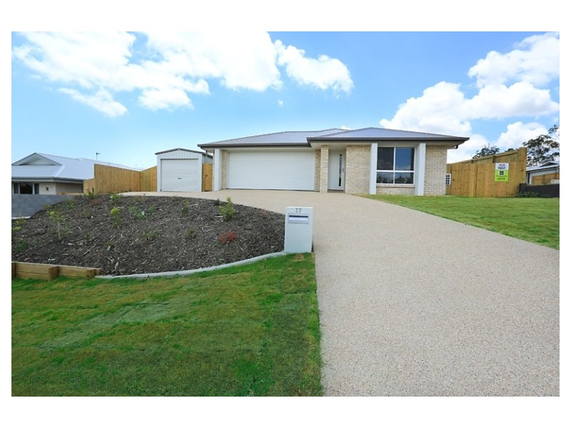 17 Broadwater Place, New Auckland QLD 4680