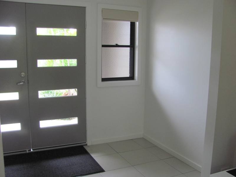 2/1 Michel Place, Telina QLD 4680