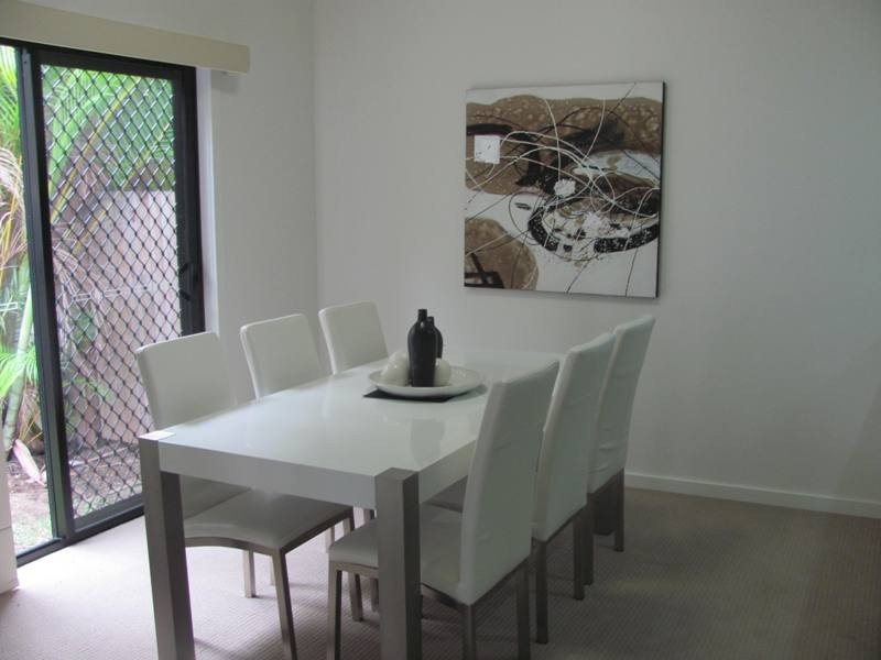 2/1 Michel Place, Telina QLD 4680