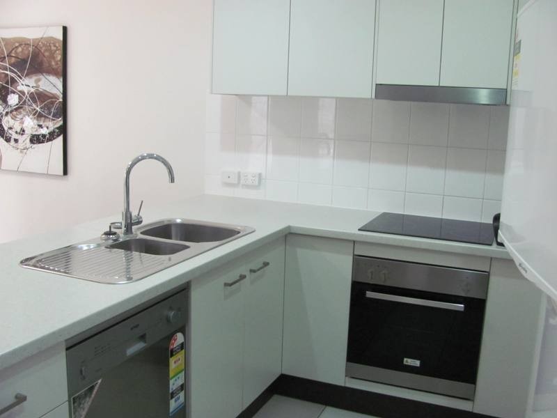 2/1 Michel Place, Telina QLD 4680