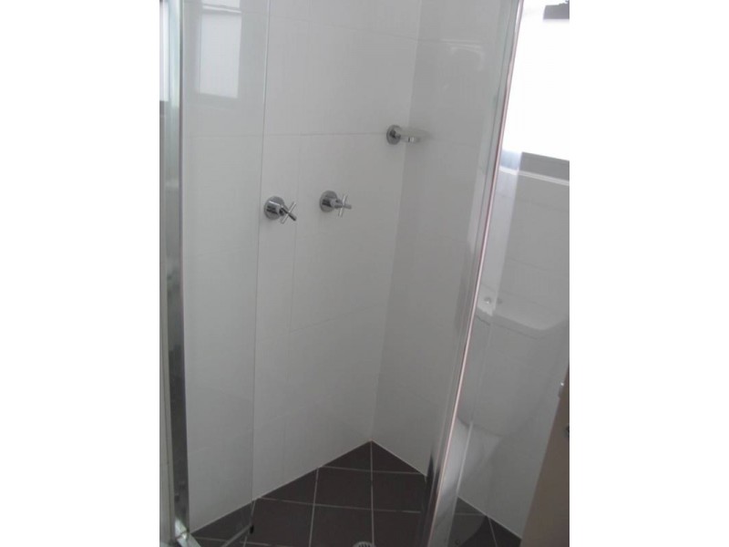 2/1 Michel Place, Telina QLD 4680