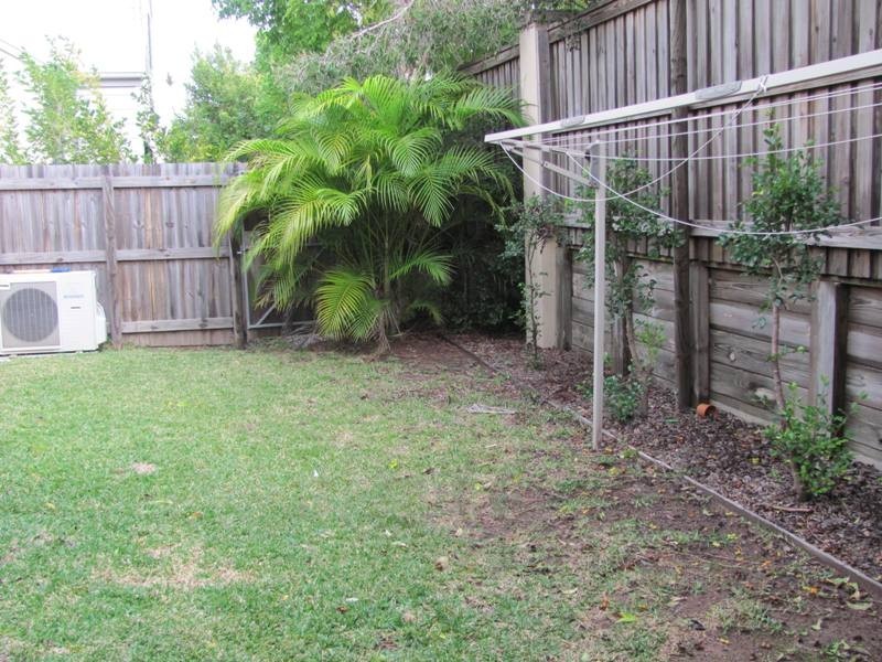 2/1 Michel Place, Telina QLD 4680