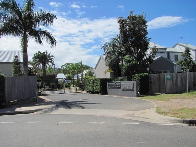 2/1 Michel Place, Telina QLD 4680