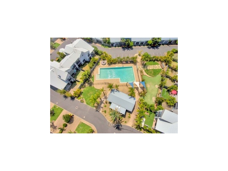 2/1 Michel Place, Telina QLD 4680