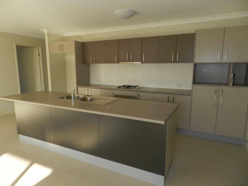 18 Kingfisher Street, New Auckland QLD 4680