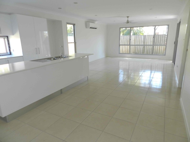 Unit 1 / 13 Sea Prince Circ., Hill Close, Clinton QLD 4680
