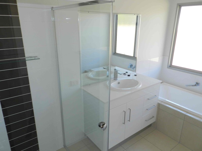 Unit 1 / 13 Sea Prince Circ., Hill Close, Clinton QLD 4680