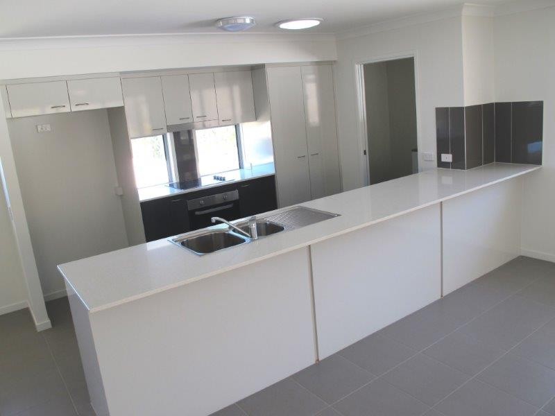 11 Carlsson Place, Kirkwood QLD 4680