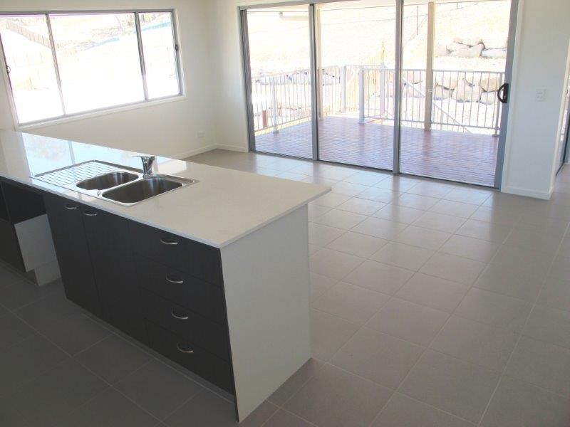 11 Carlsson Place, Kirkwood QLD 4680