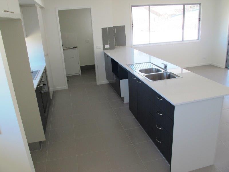 11 Carlsson Place, Kirkwood QLD 4680