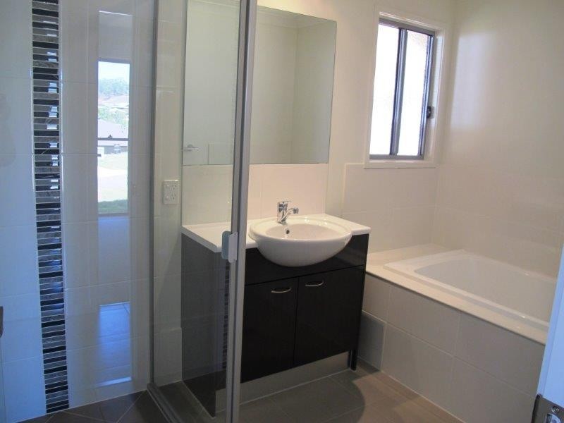 11 Carlsson Place, Kirkwood QLD 4680