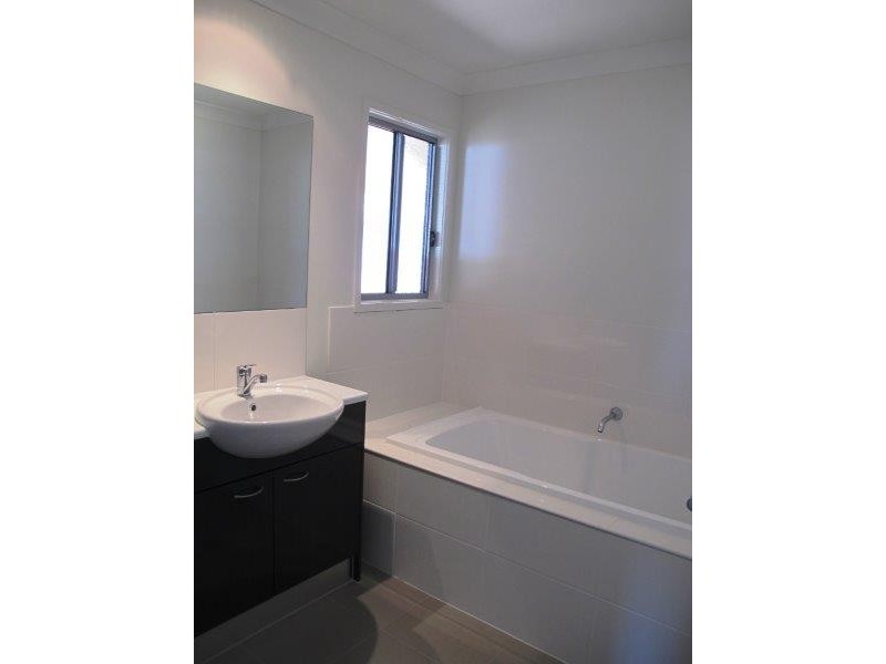 11 Carlsson Place, Kirkwood QLD 4680