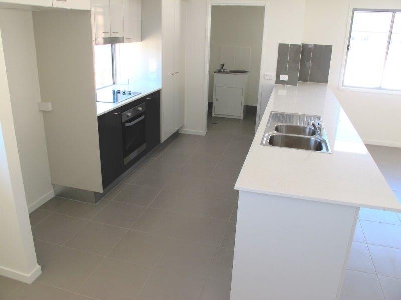 11 Carlsson Place, Kirkwood QLD 4680