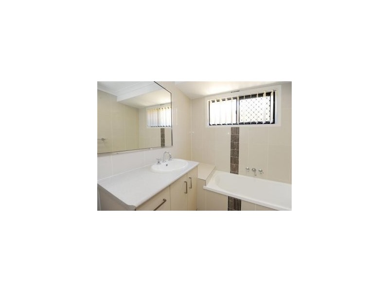 111 Penda Avenue, New Auckland QLD 4680