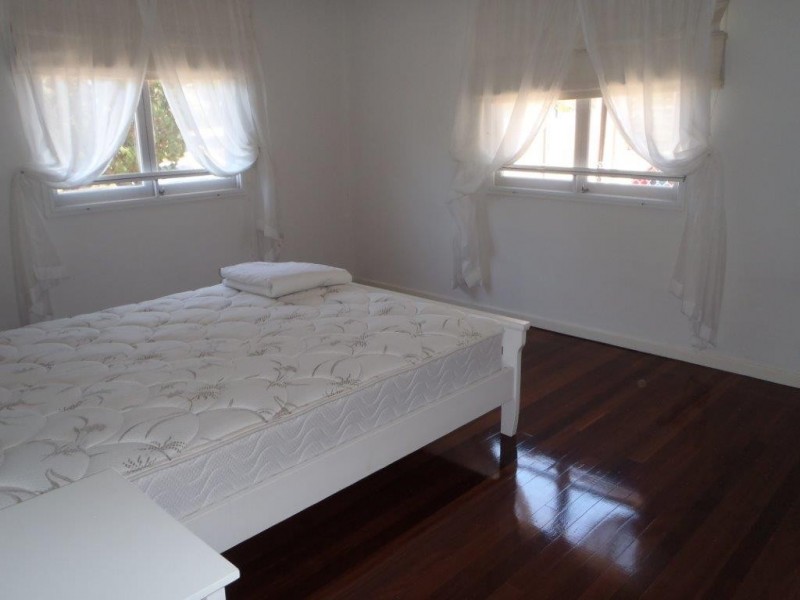 27 Rossella Street, West Gladstone QLD 4680