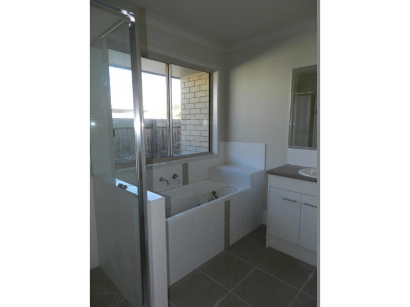 42 Briffney Street, Kirkwood QLD 4680