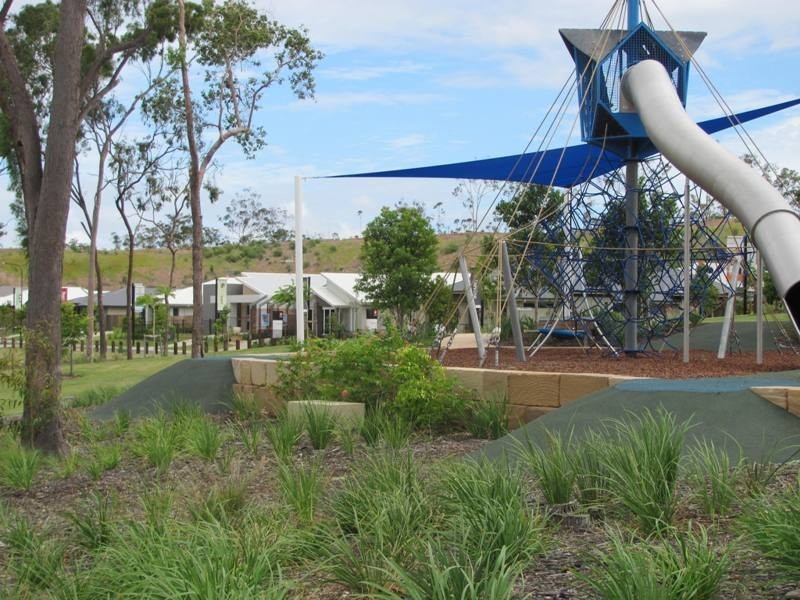 37 Clover Crescent, Boyne Island QLD 4680