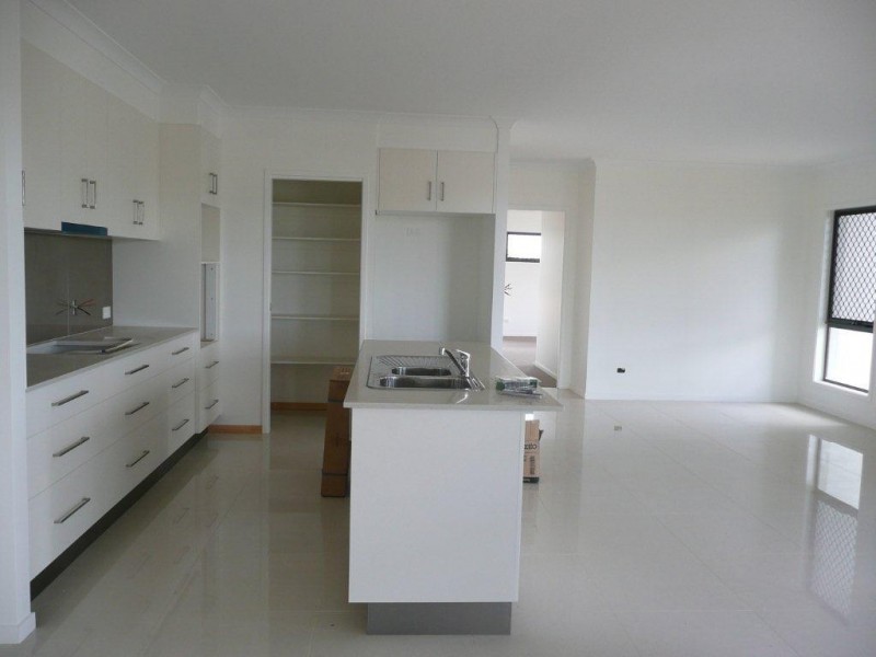 11 Eucalyptus Place, New Auckland QLD 4680