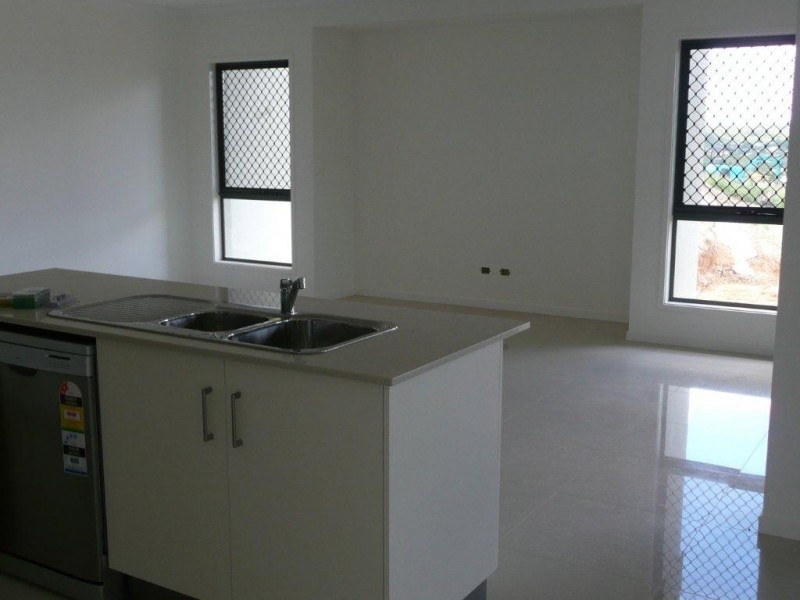 11 Eucalyptus Place, New Auckland QLD 4680