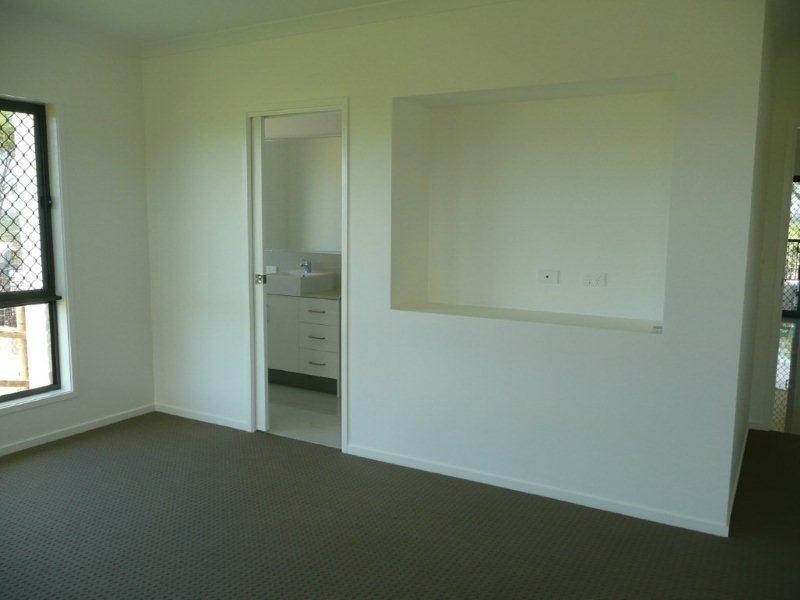 11 Eucalyptus Place, New Auckland QLD 4680