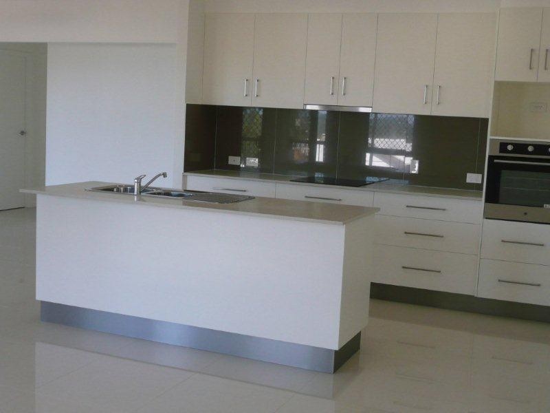 11 Eucalyptus Place, New Auckland QLD 4680