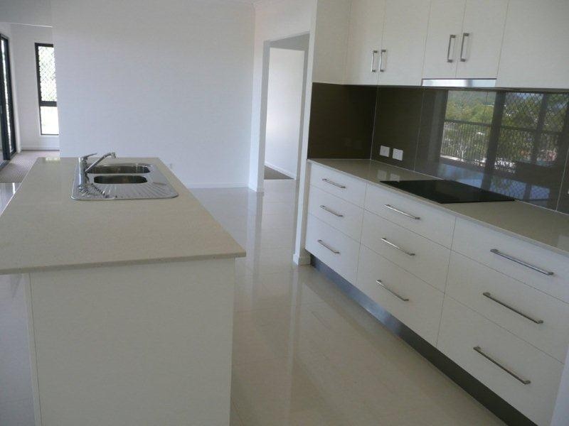 11 Eucalyptus Place, New Auckland QLD 4680