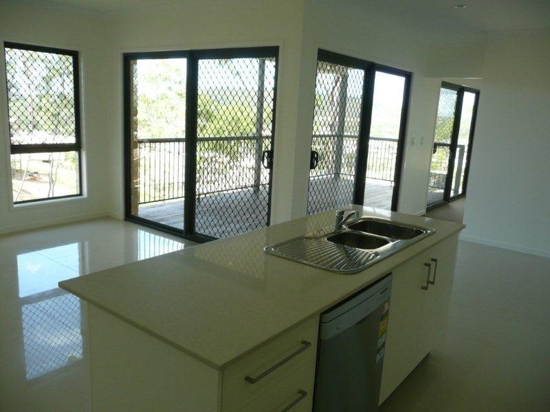 11 Eucalyptus Place, New Auckland QLD 4680