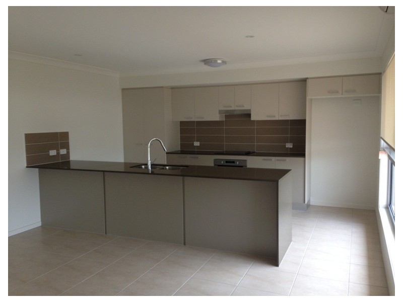 19 Florey Place, Kirkwood QLD 4680