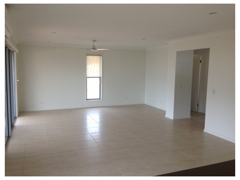 19 Florey Place, Kirkwood QLD 4680