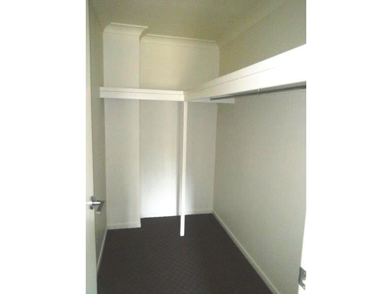 19 Florey Place, Kirkwood QLD 4680