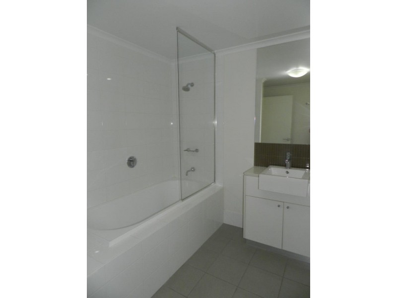 235/75 Central Lane, Gladstone QLD 4680